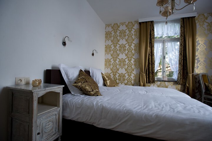Room 6 of 14