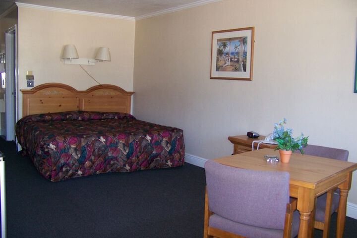 Room 5 of 16