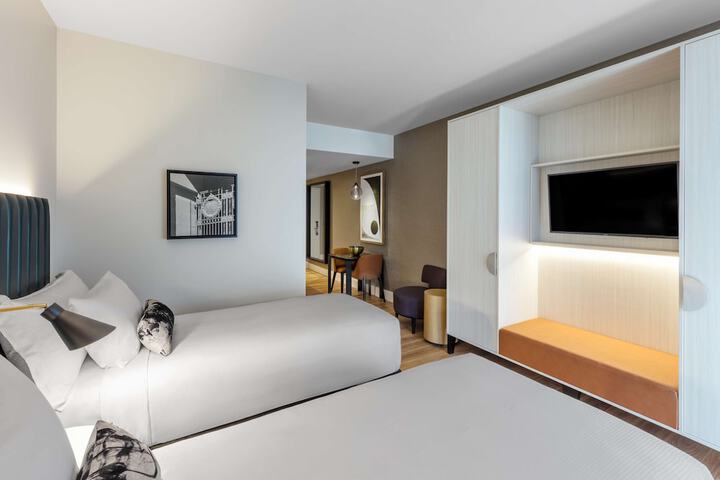 Room 27 of 87