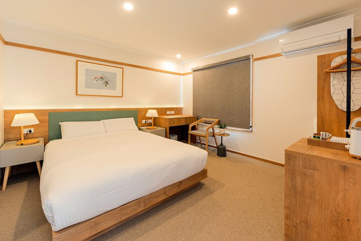 Room 12 of 111