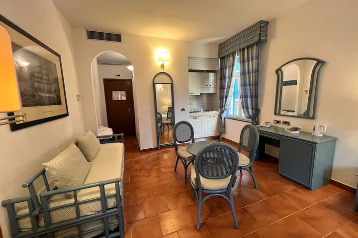 Room 5 of 27