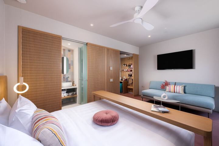 Room 5 of 79