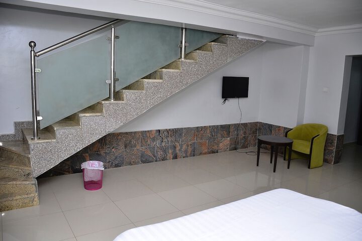 Room 14 of 30
