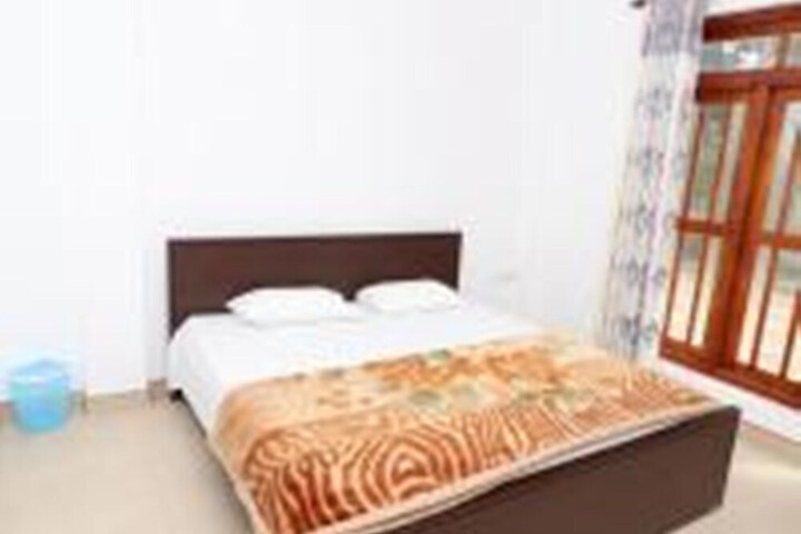 Room 5 of 14