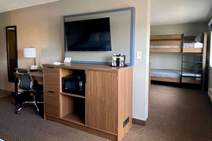2 Queen Beds (12 of 28)