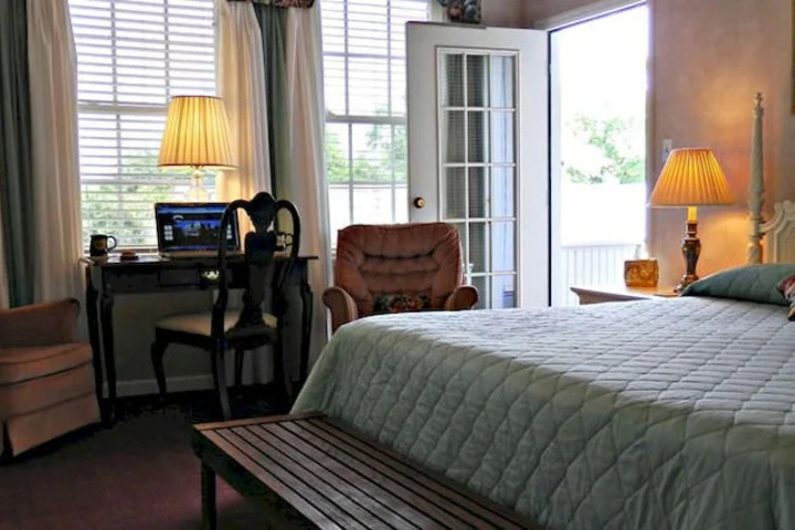 Room 2 of 11