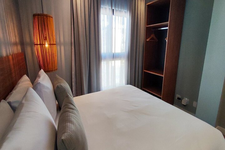 Room 33 of 100