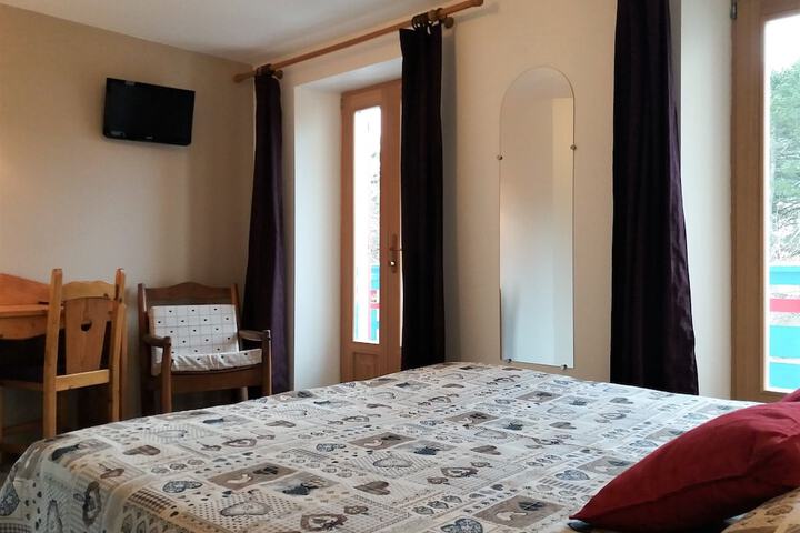 Room 2 of 9