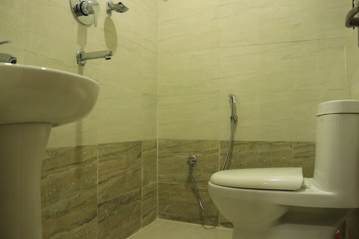 Room 7 of 12