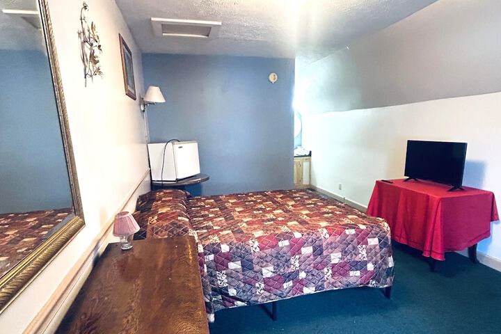 Room 9 of 19