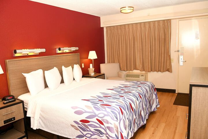 1 King Bed (1 of 17)