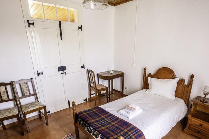 Room 4 of 28