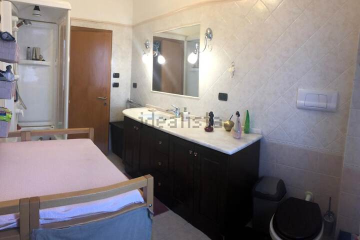 Room 2 of 5