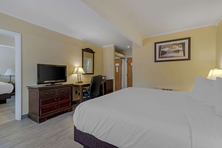 1 King Bed (9 of 30)