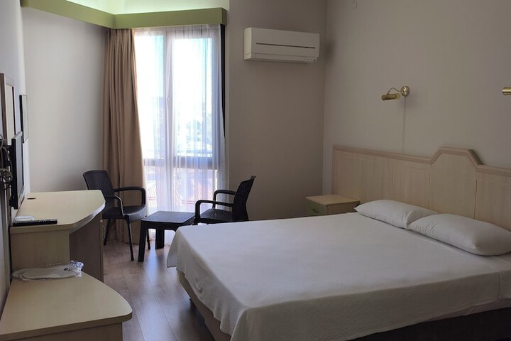 Room 6 of 30