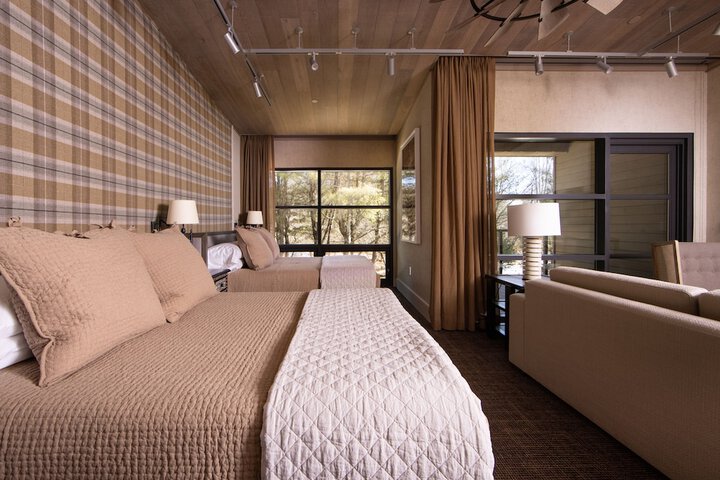 2 Queen Beds (2 of 4)