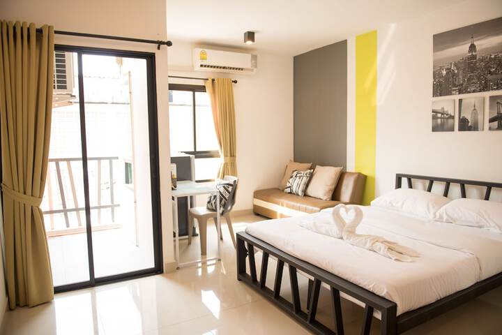 Room 6 of 28
