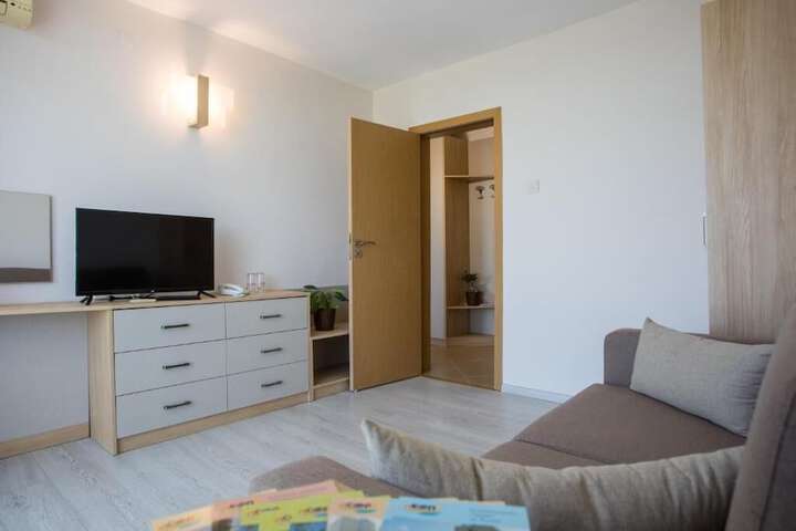 Room 20 of 100