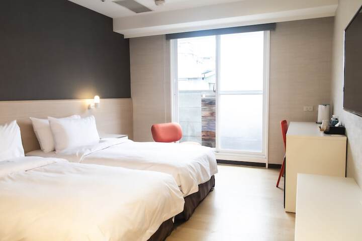 Room 5 of 31