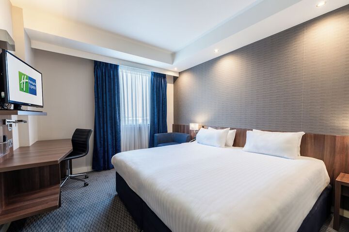 Room 16 of 110