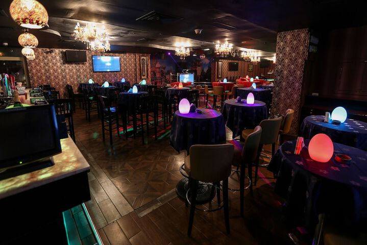 Lounge 68 of 83