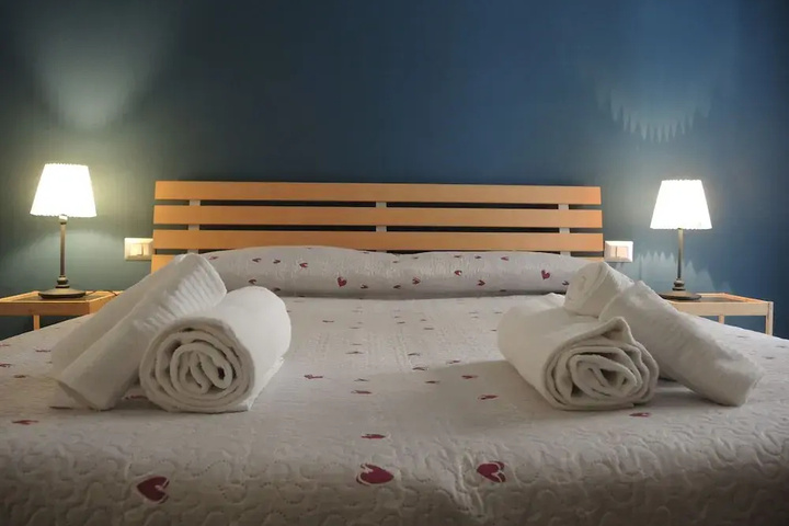 Room 4 of 12