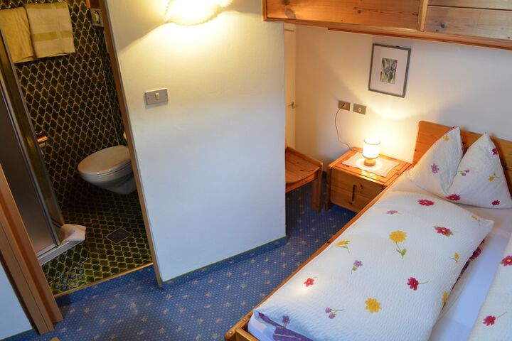 Room 12 of 92