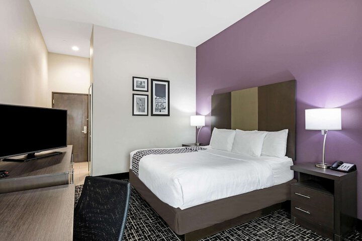 1 King Bed (14 of 14)