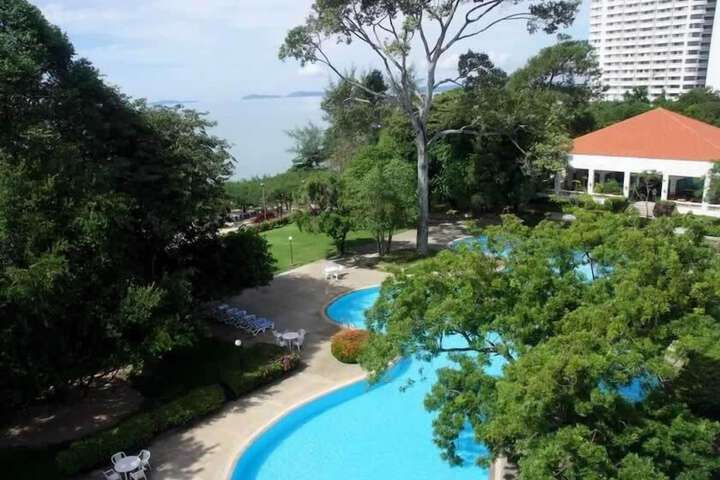 Pools & Facilities