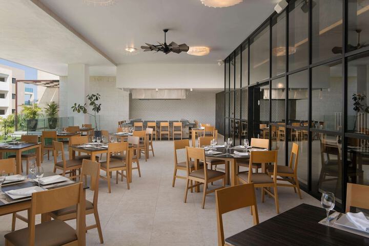 Dining 216 of 259