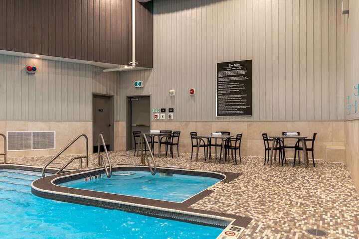 Indoor spa tub