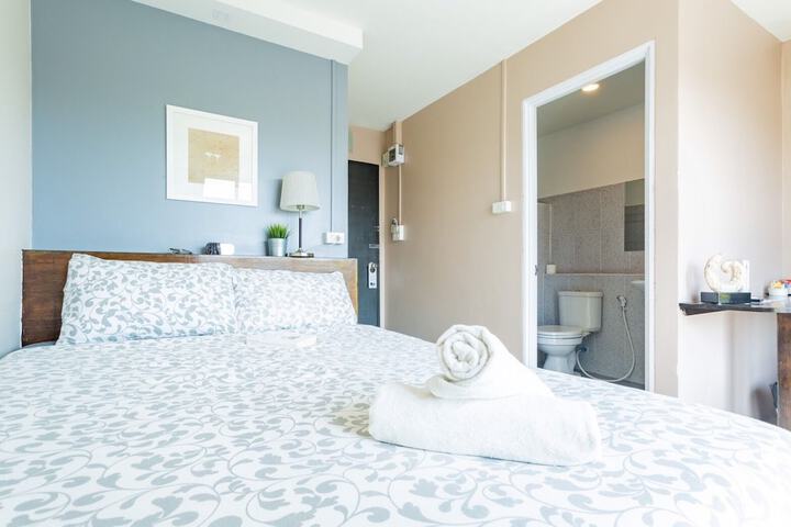 Room 2 of 43