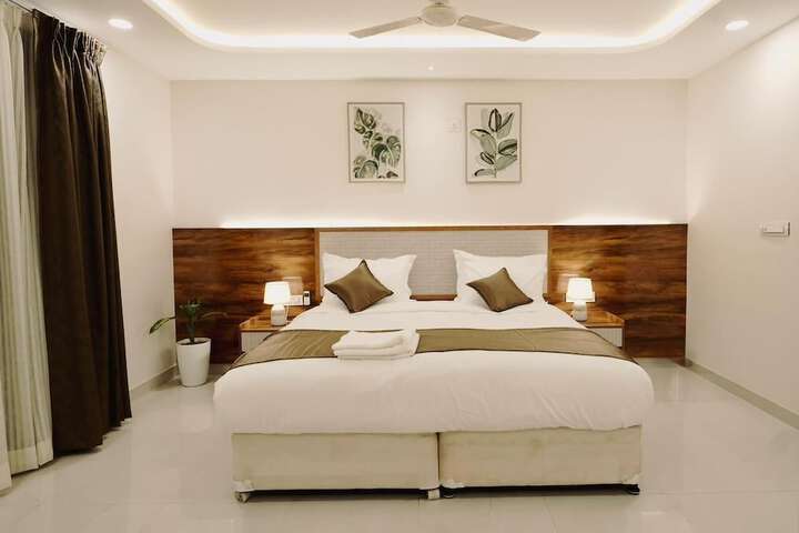Room 2 of 10