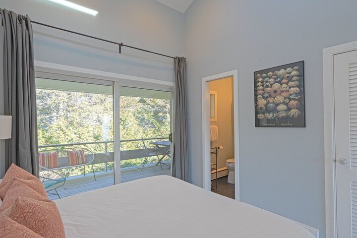 Room 5 of 152