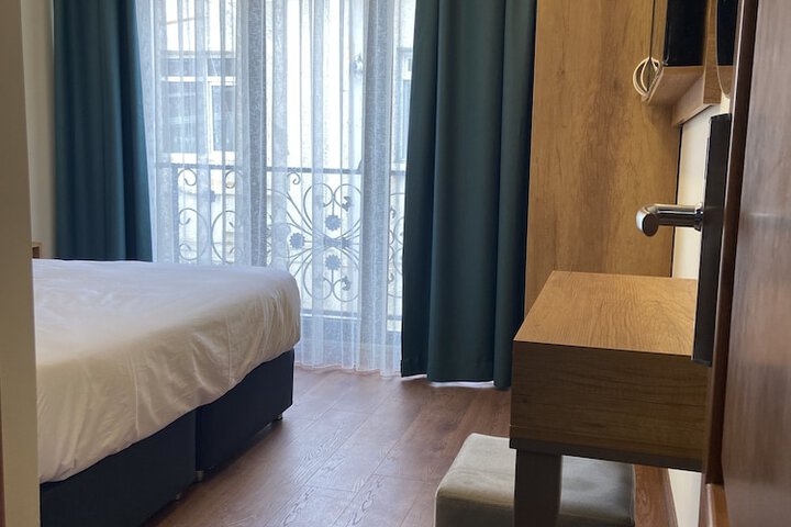 Room 7 of 19