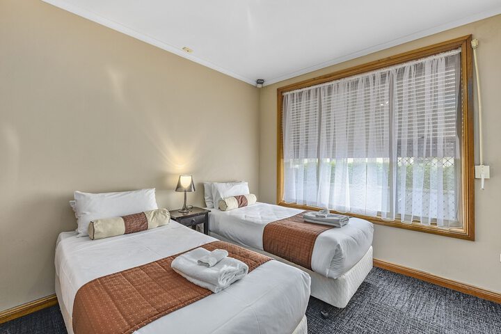 Room 5 of 33