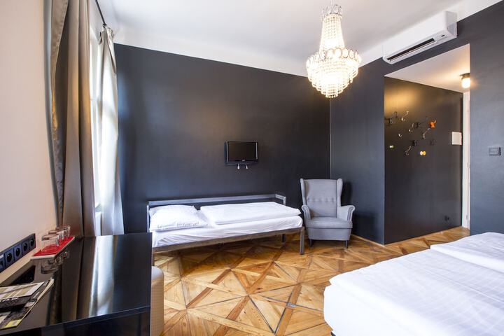 Room 21 of 71