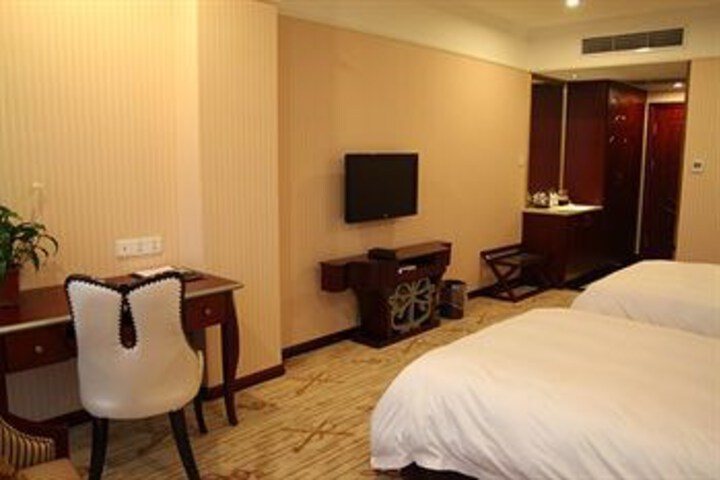 Room 8 of 19
