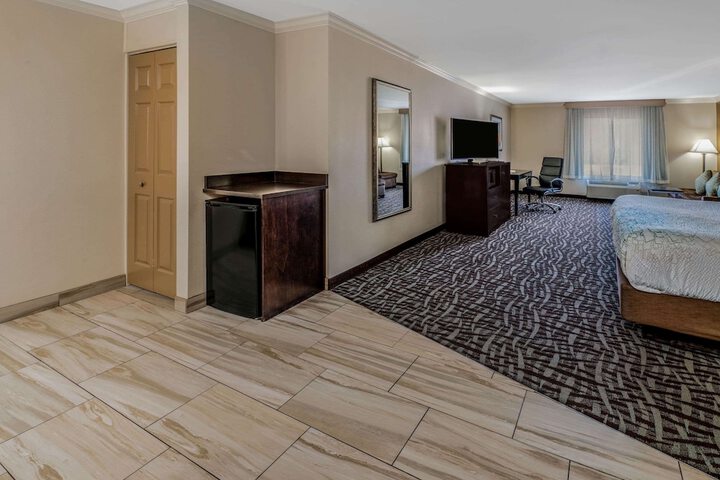 Room 18 of 48