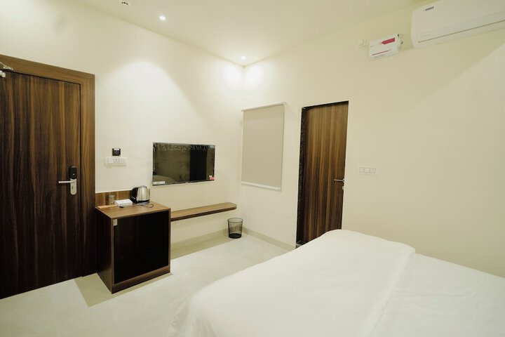 Room 2 of 8