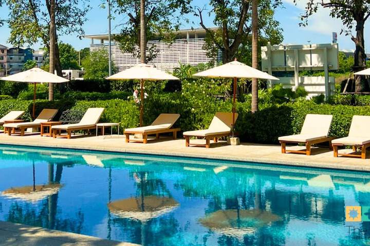 Hotel Pool