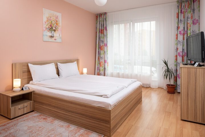 Room 2 of 141