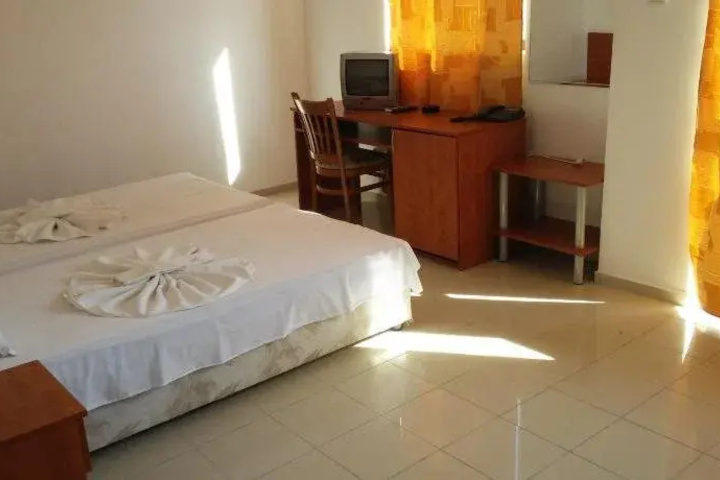 Room 6 of 13