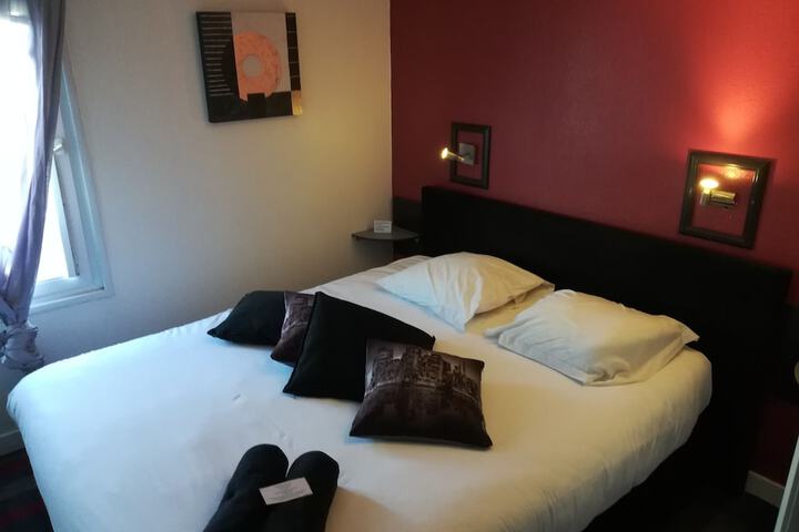 Room 12 of 80