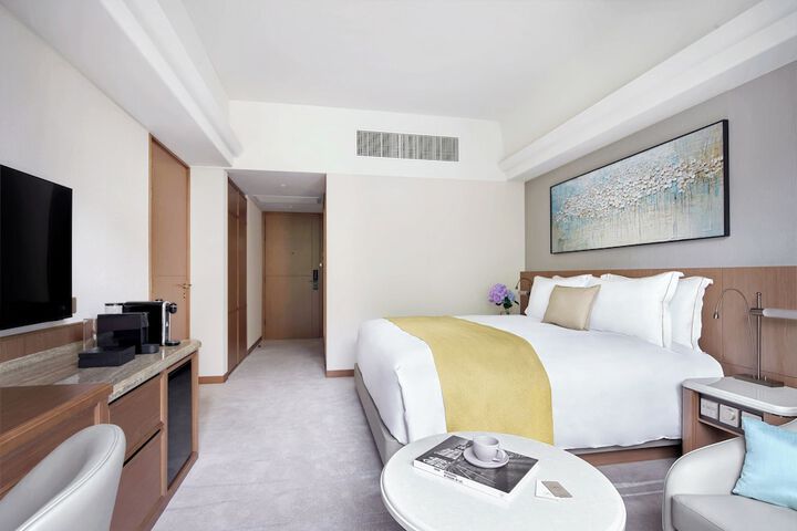 Room 5 of 82
