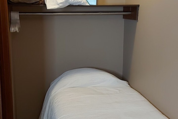 Room 6 of 19