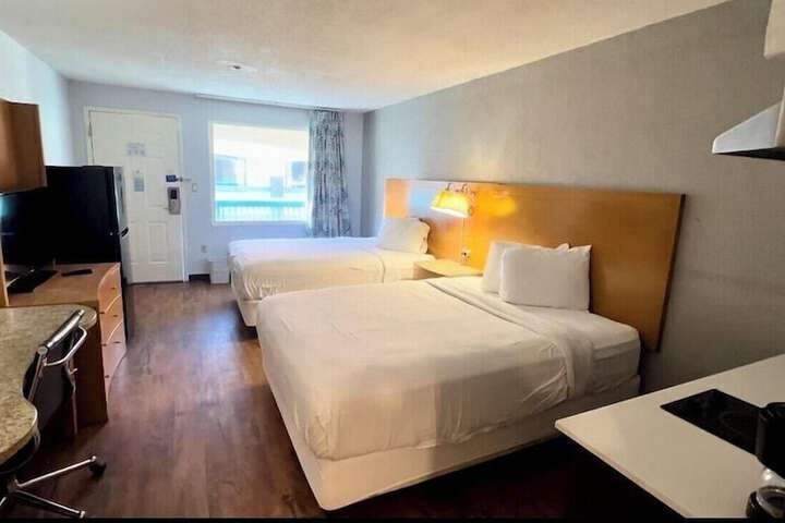 Room 11 of 40