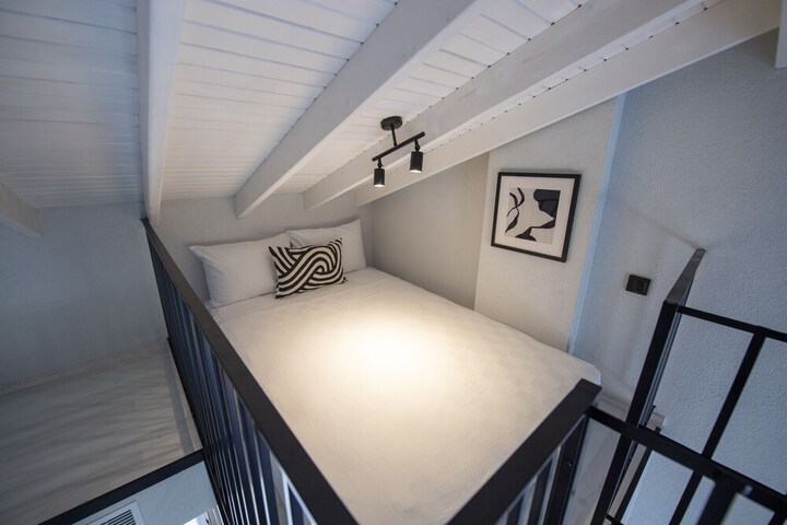Room 11 of 201