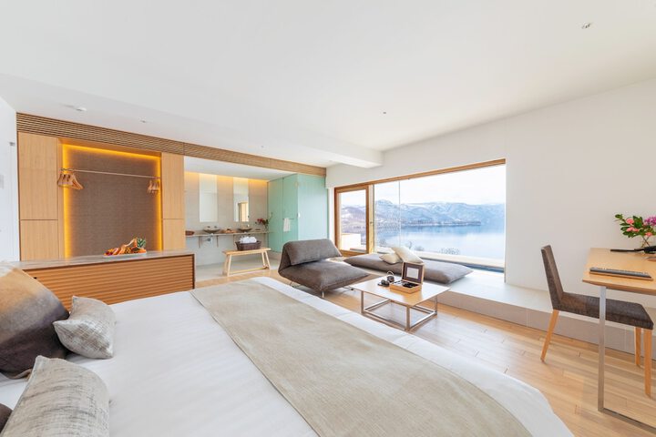 Room 15 of 60
