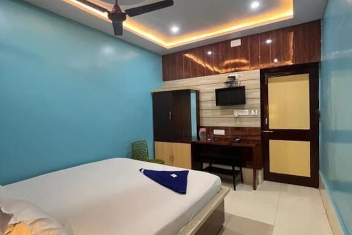 Room 4 of 18